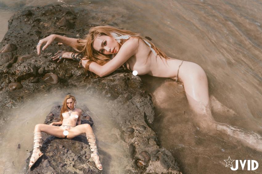 米妮Ecup粉红弹逆天长腿海滩破尺度全裸解放需要亚当的夏娃
